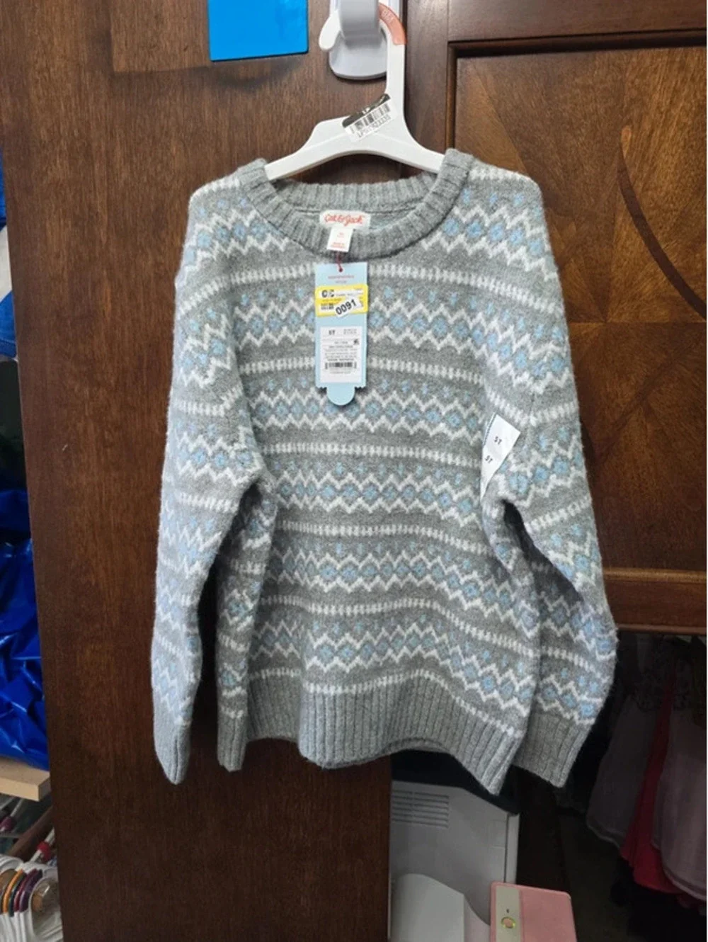 5t brand new sweater from target item 91G7